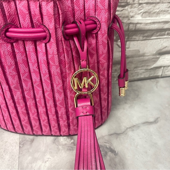 Michael Kors Pink Willa Pleated Bucket Bag + Pouch & Matching Wallet Wild Berry - Picture 7 of 13